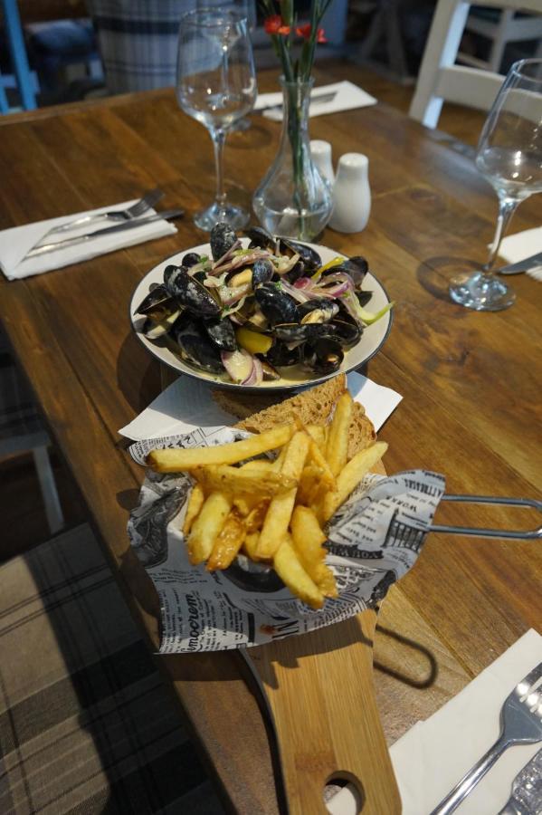 The Barge Inn Bradford-On-Avon Екстериор снимка