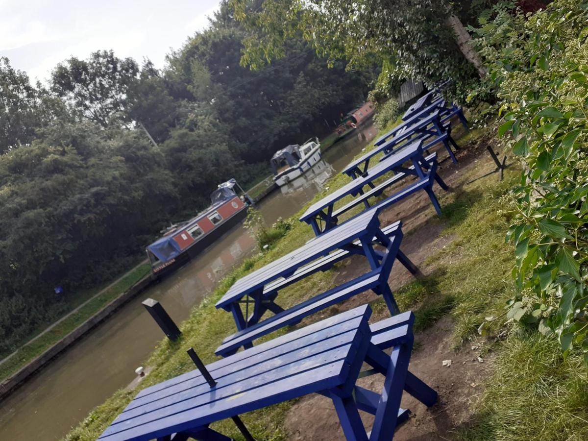 The Barge Inn Bradford-On-Avon Екстериор снимка