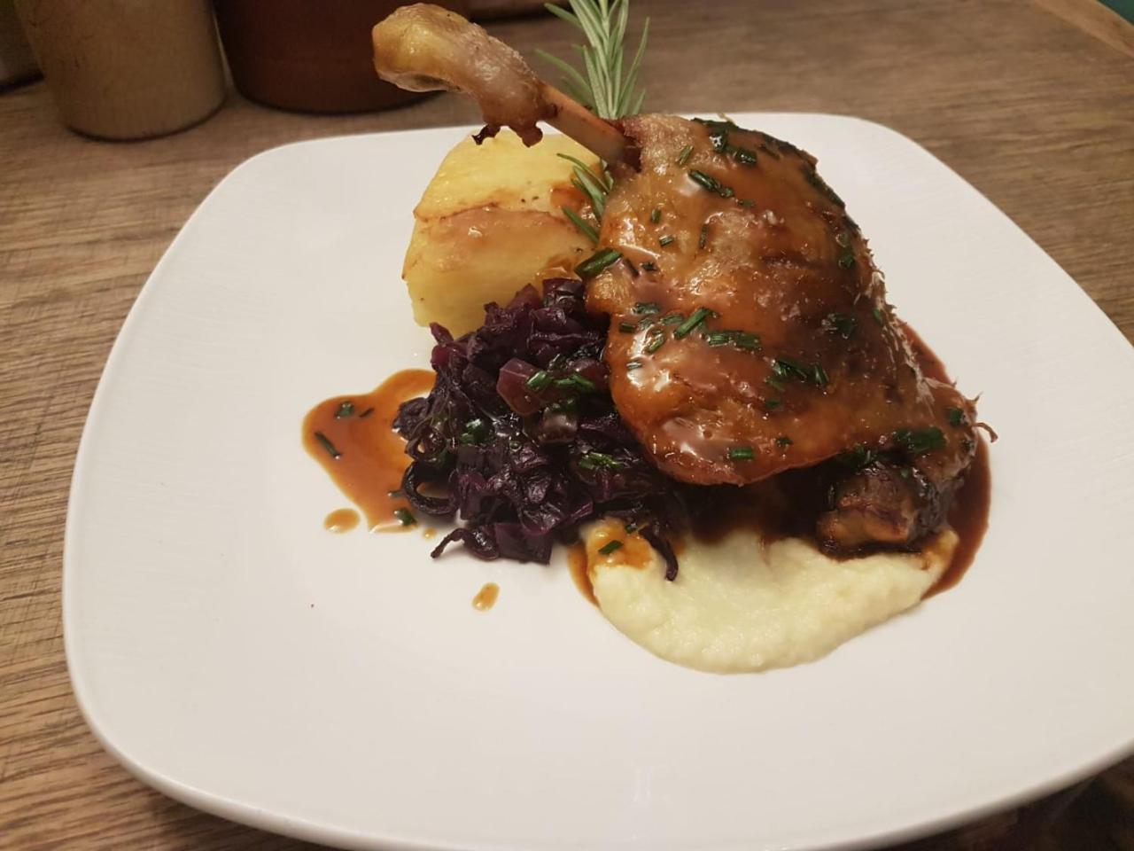The Barge Inn Bradford-On-Avon Екстериор снимка